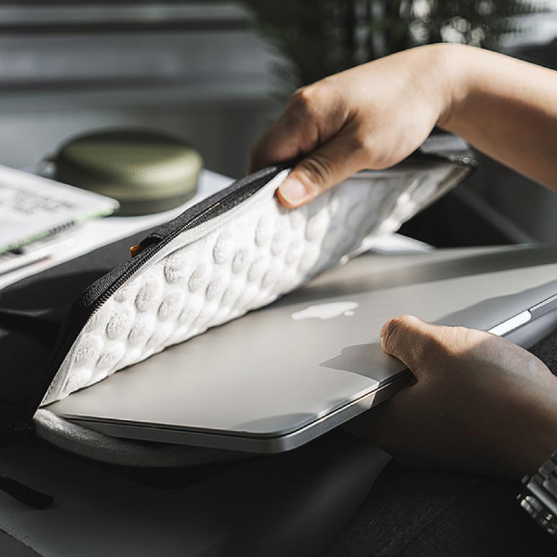 [HCM]Túi chống sốc MacBook Pro 15” New TOMTOC (USA) 360° Protective - A13-E02