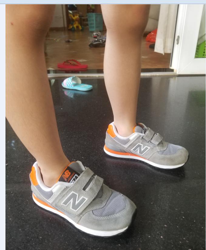 Giày thể thao trẻ em New Balance, size 32