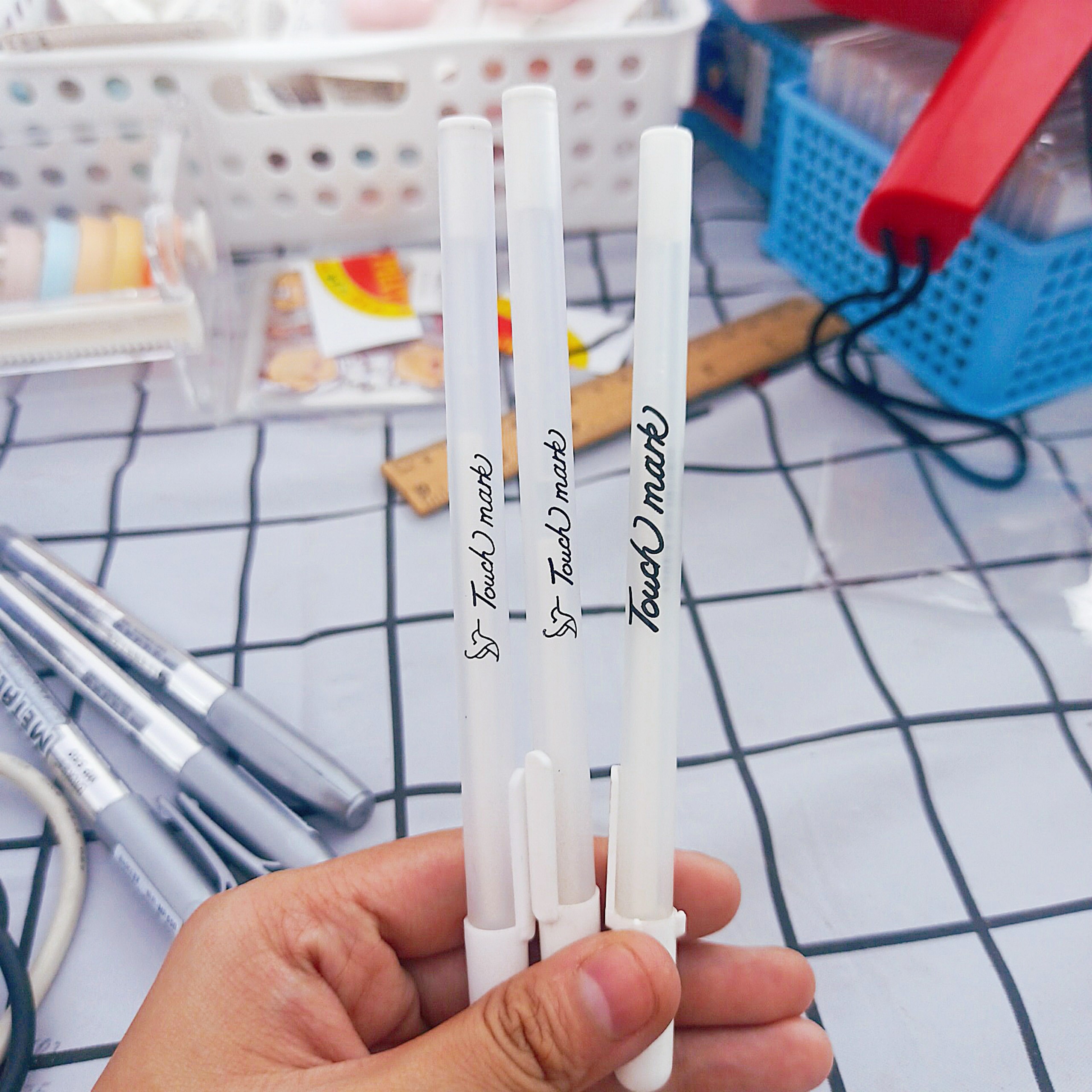 Bút line touchmark đen trắng 0.8mm