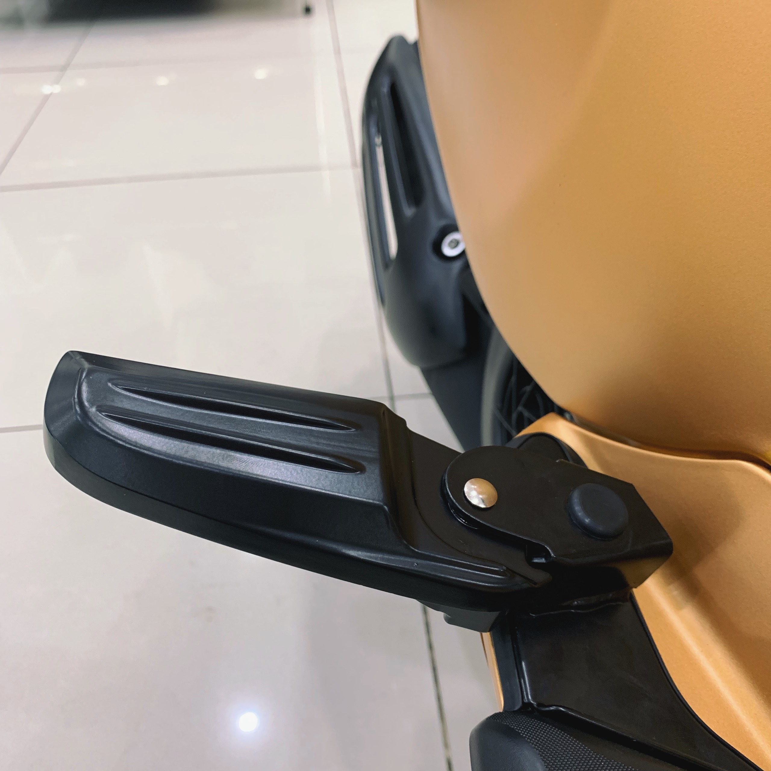[HCM]Bộ gác chân dành cho xe Vespa LX