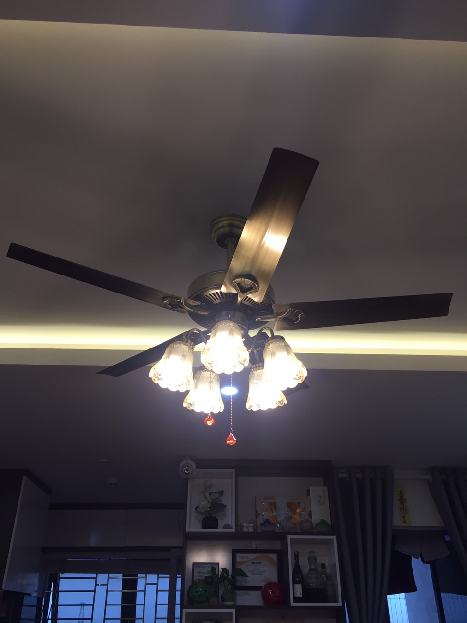 Quạt trần đèn trang trí cánh sắt 5 bóng đèn