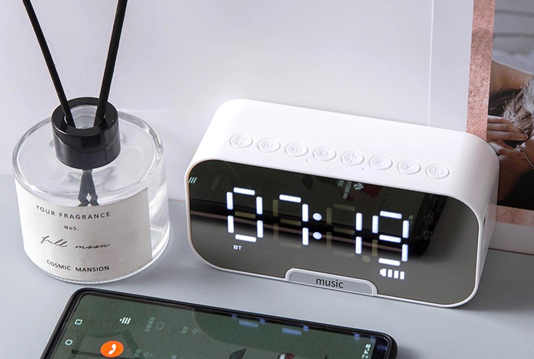 Loa Bluetooth Kiêm Đồng Hồ Báo Thức Và Nghe Đài FM