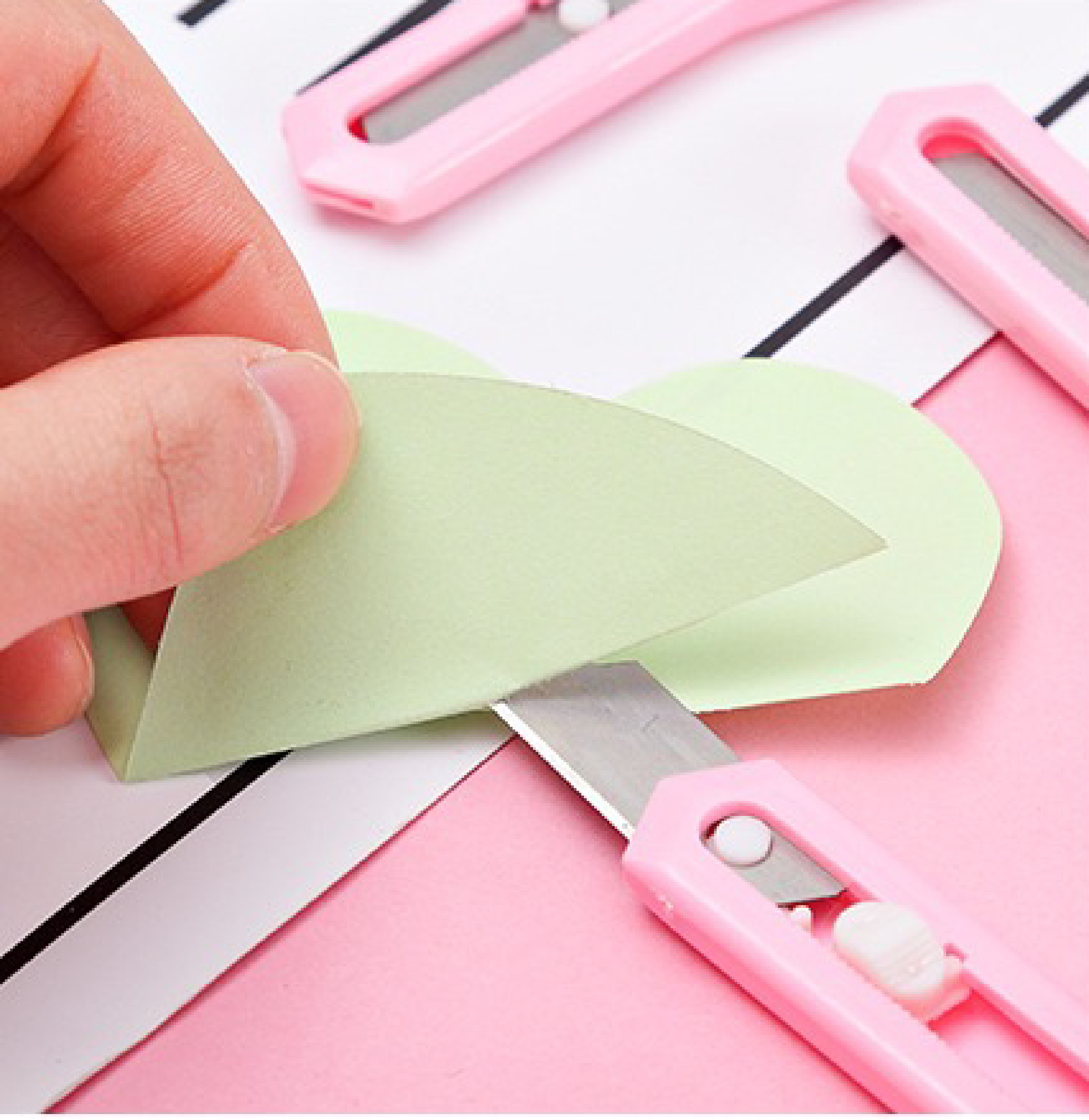 Dao rọc giấy mini màu hồng BẰNG THÉP