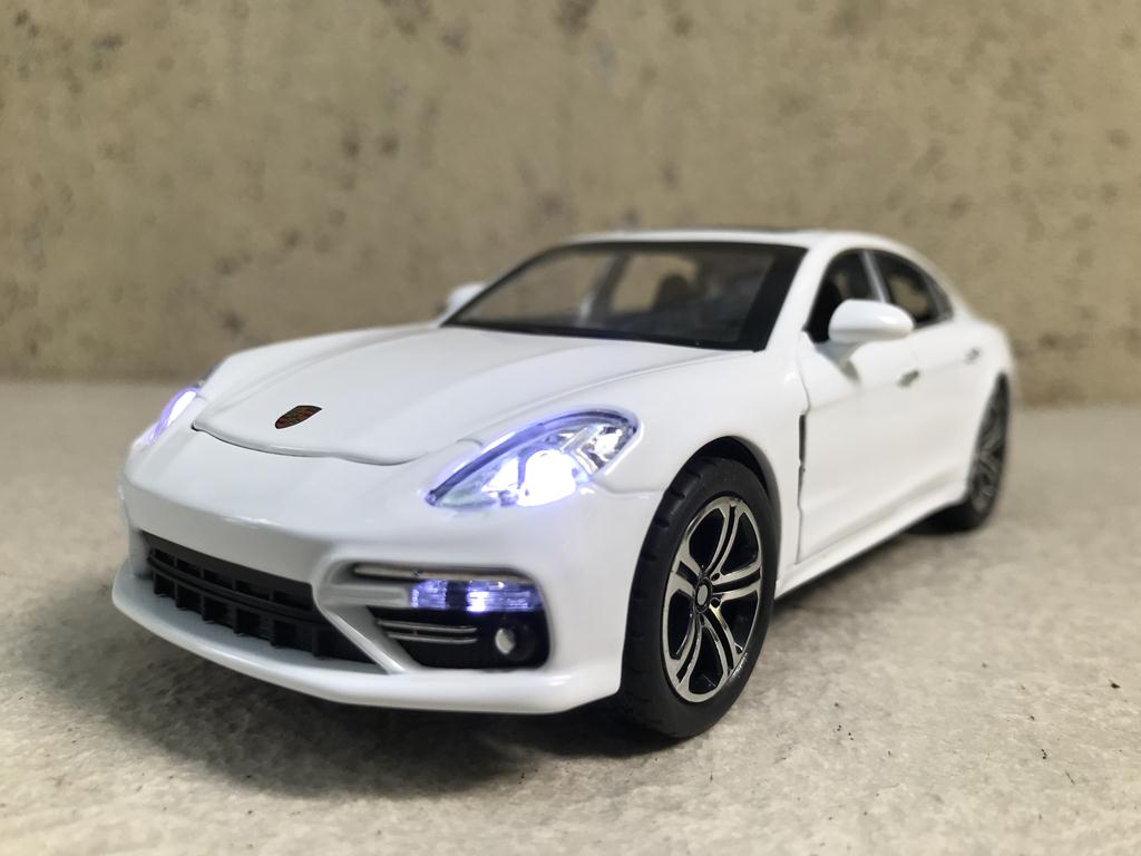 Mô hình xe ô tô Porsche Panamera 1:32
