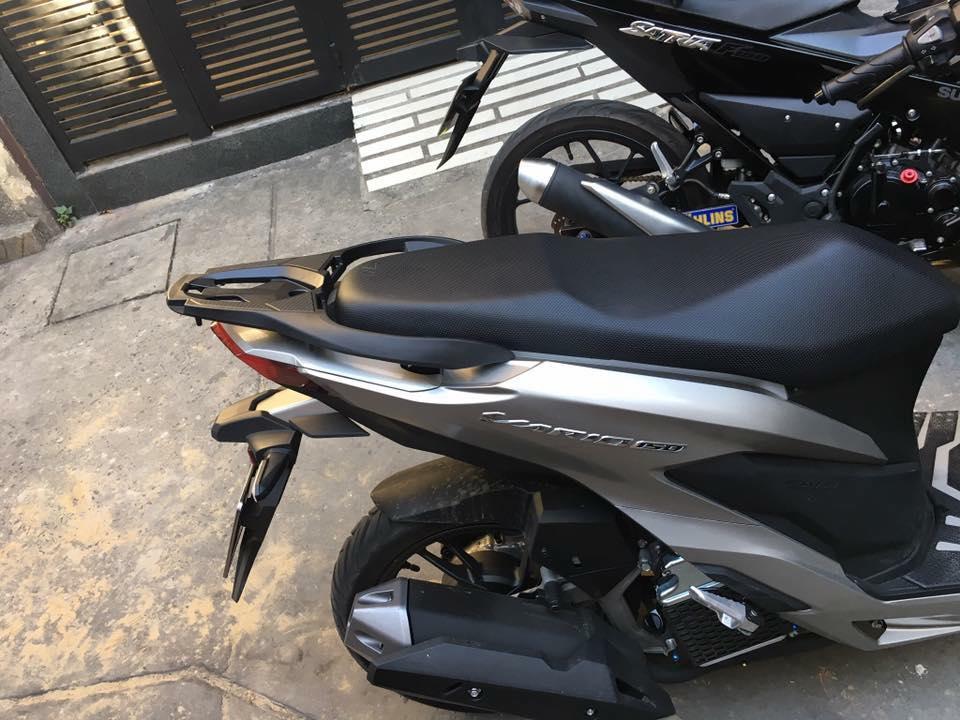 Cảng sau vario