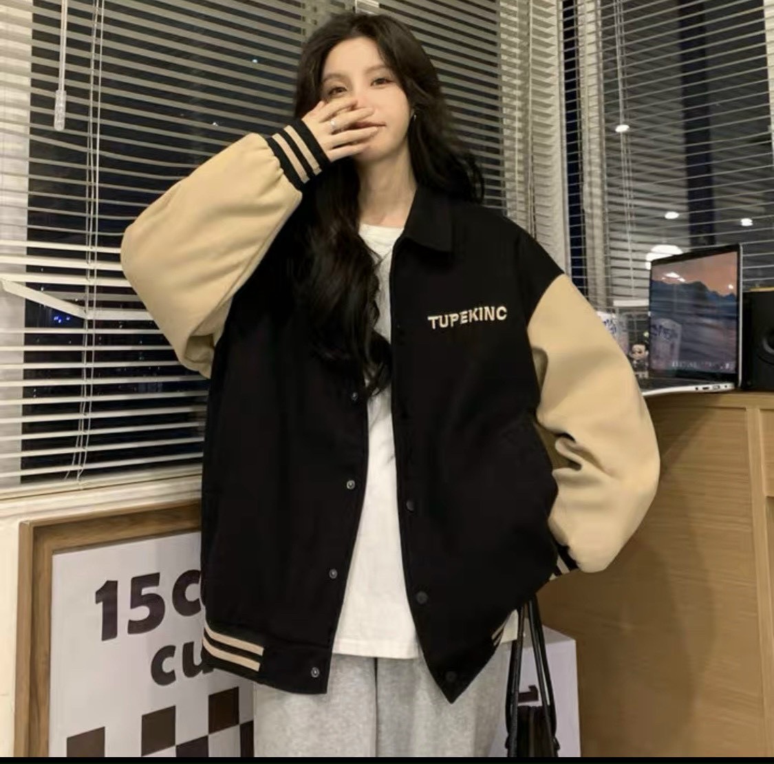 Áo khoác bomber unisex cổ bẻ chất nỉ ngoại có size phù hợp cho cả nam và nữ kiểu dáng thời trang Hàn Quốc cá tính phù hợp mặc đi chơi, đi tiệc có thể mặc làm áo chống nắng tp6433