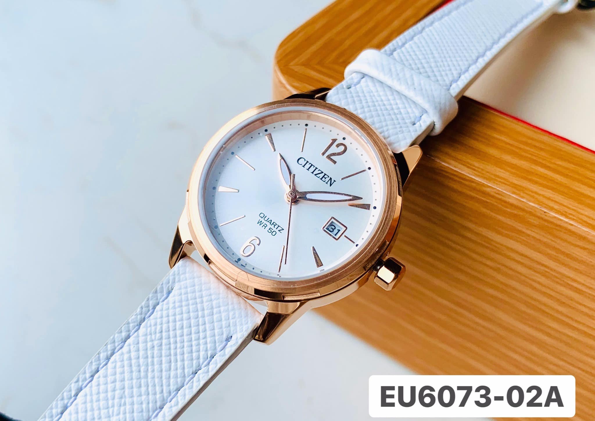 Đồng hồ Nữ Citizen máy quartz, dây da, size 28mm EU6073-02A