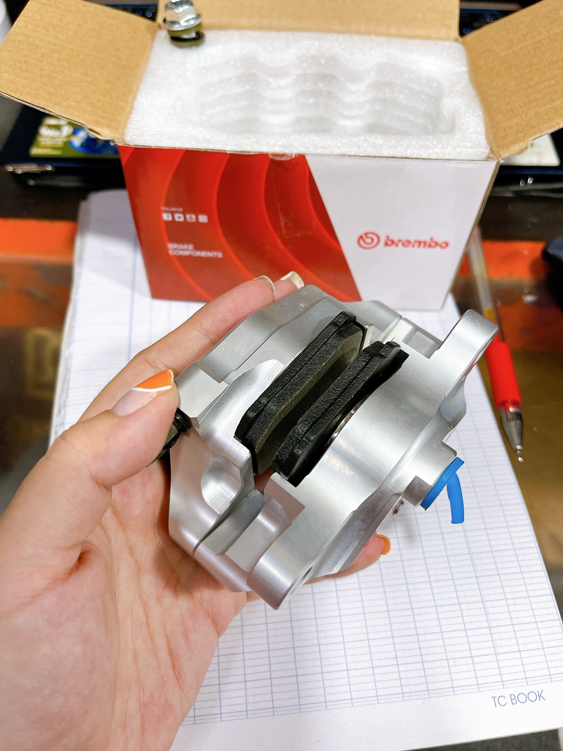 HEO DẦU BREMBO NHÔM MÀU