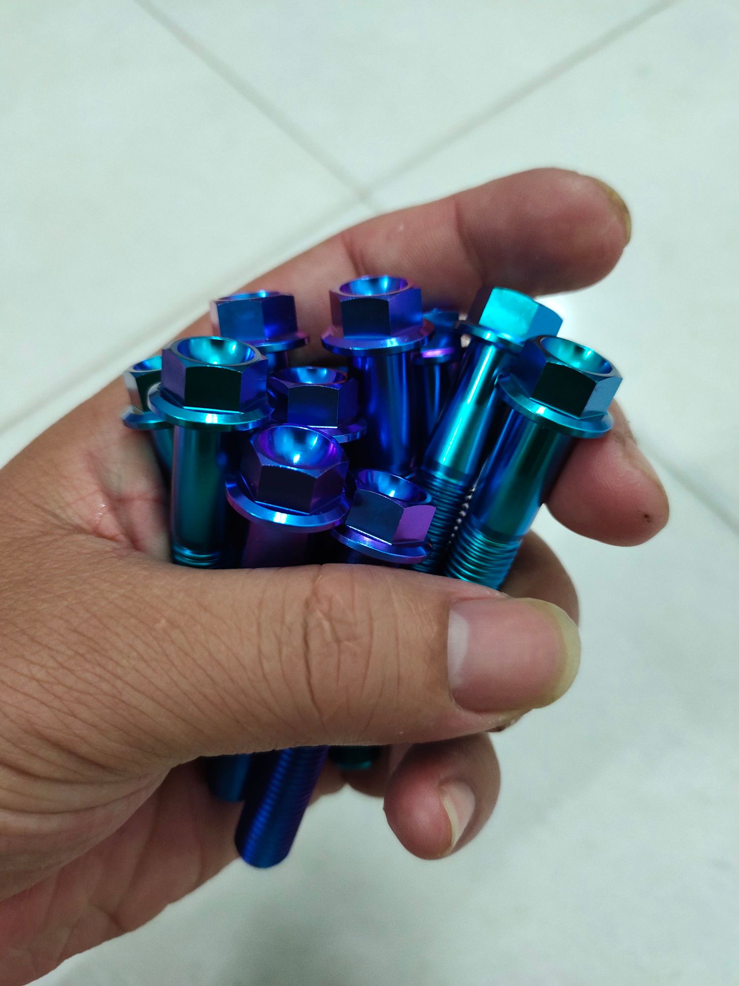 1 ốc titan gr5 8li60 đầu prolot xanh lục bảo