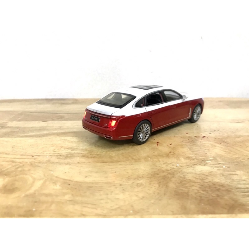 Mô hình xe Hongqi H9 tỷ lệ 1:32