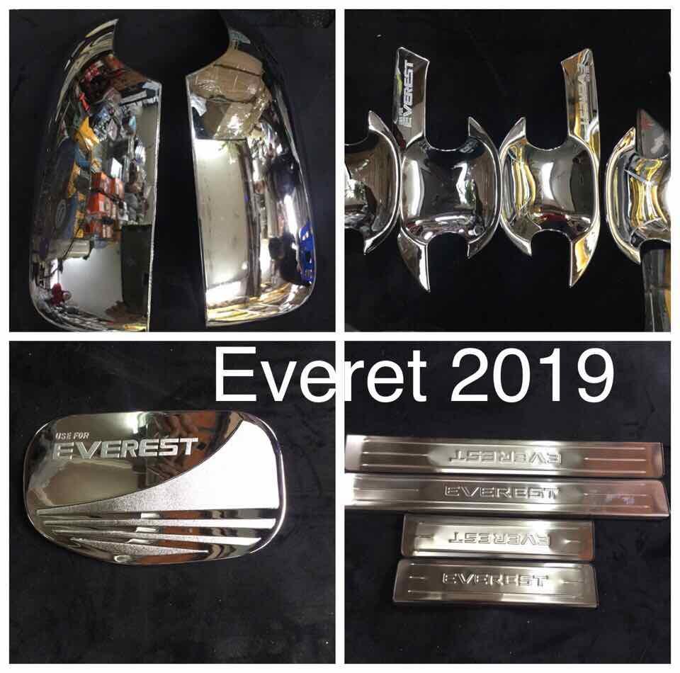 ốp bậc cửa trong xe everest
