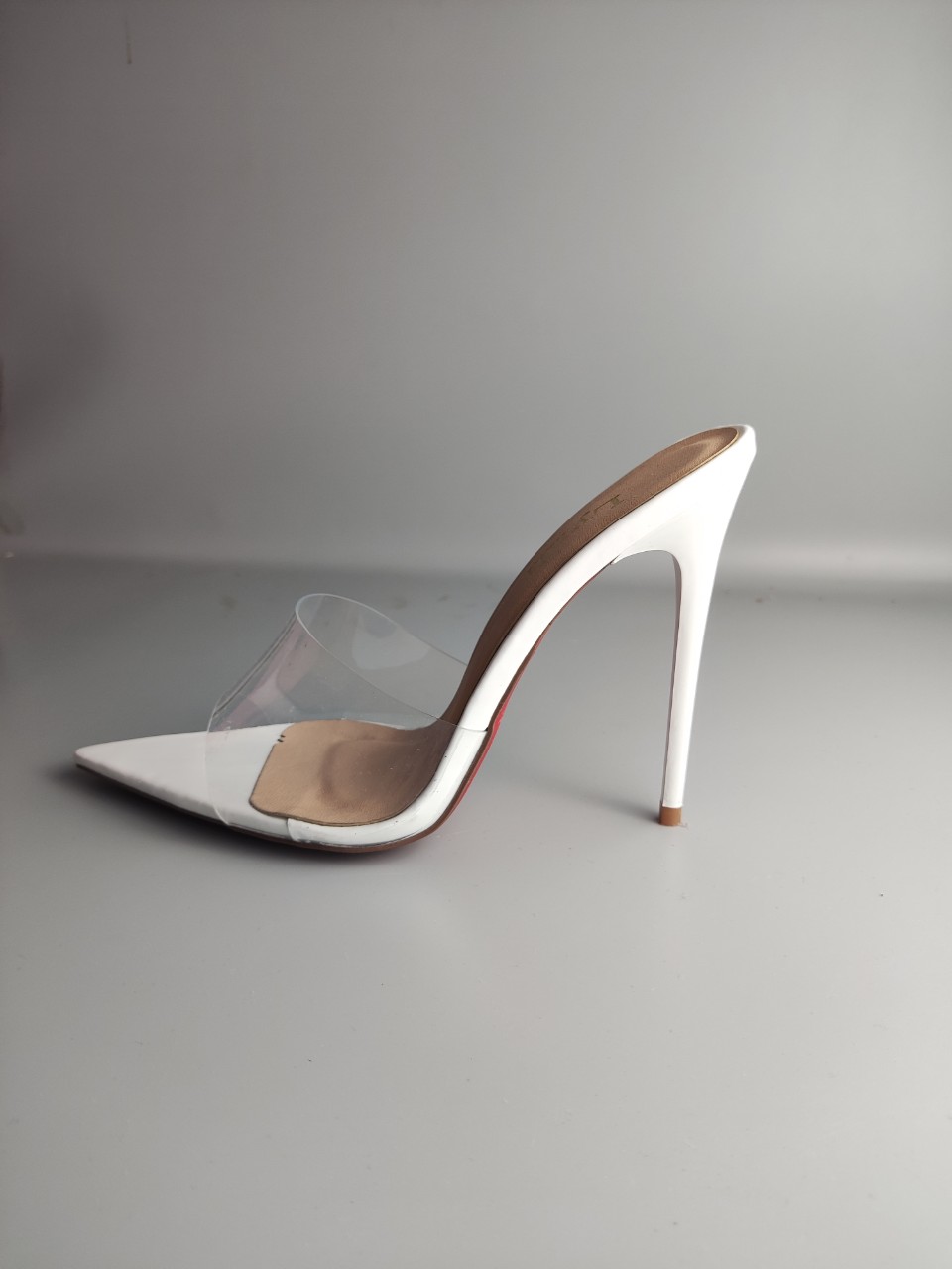 Sandal cao gót quai trong mũi nhọn