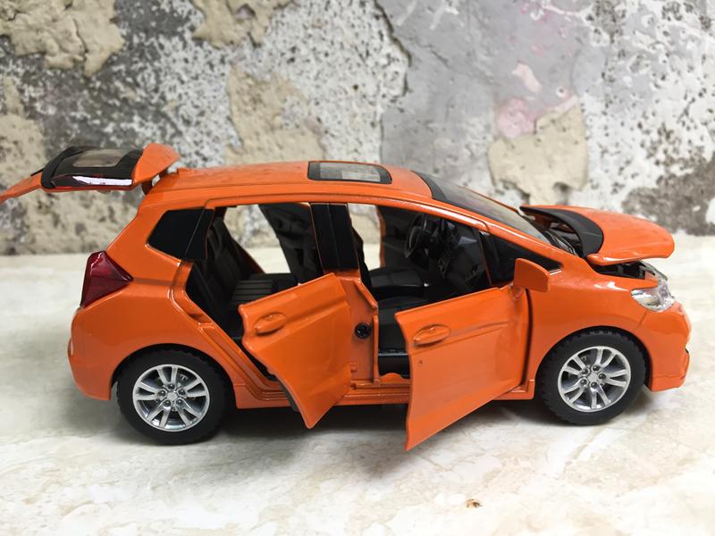 Mô hình xe ô tô Honda Jazz 2020 1:32