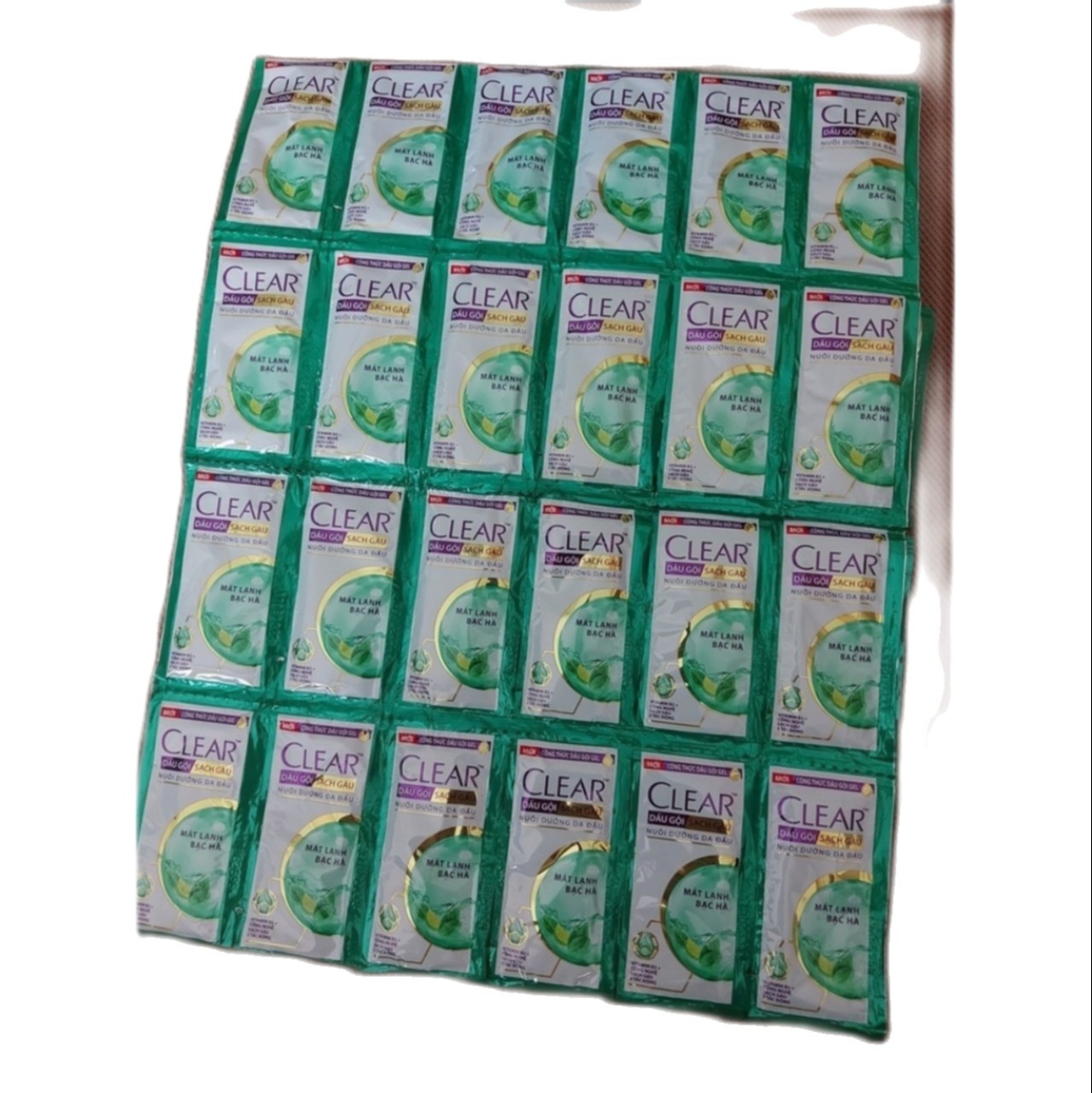 12 gói Dầu Gội Clear Bạc Hà Mát Lạnh ( 6g/gói*12)
