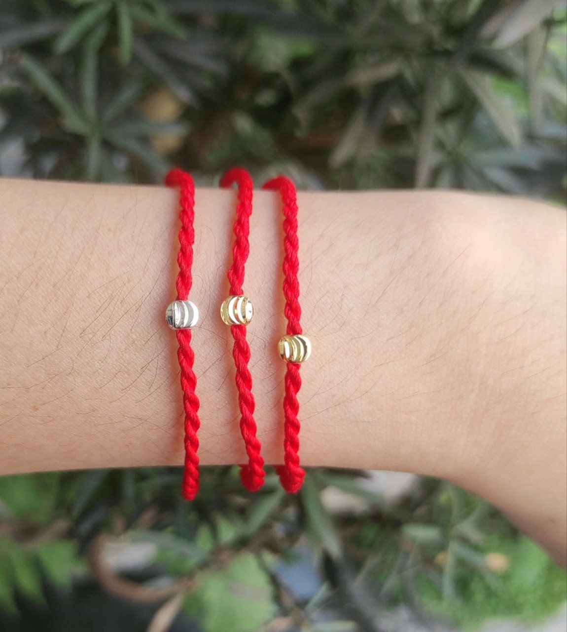 Vòng tay chỉ đỏ 1 hạt tròn