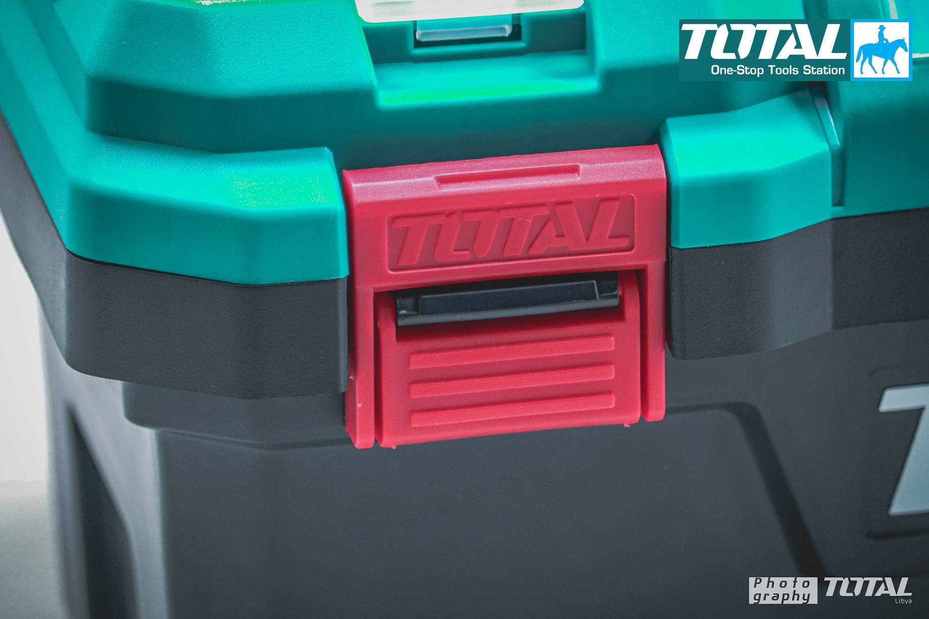 Hộp Thùng đựng đồ nghề 17inch Total TPBX0171