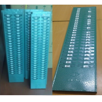 Kệ đựng thẻ giấy chấm công