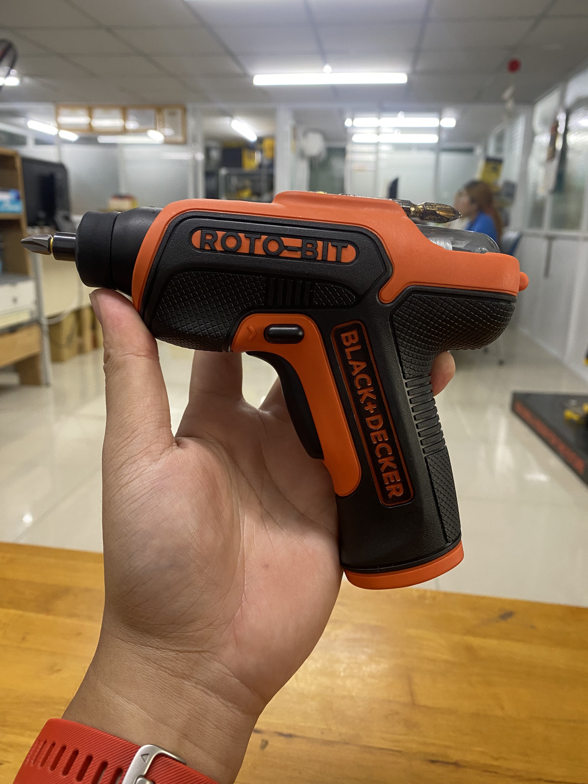 Máy vặn vít dùng pin Black&Deker CS36BSB