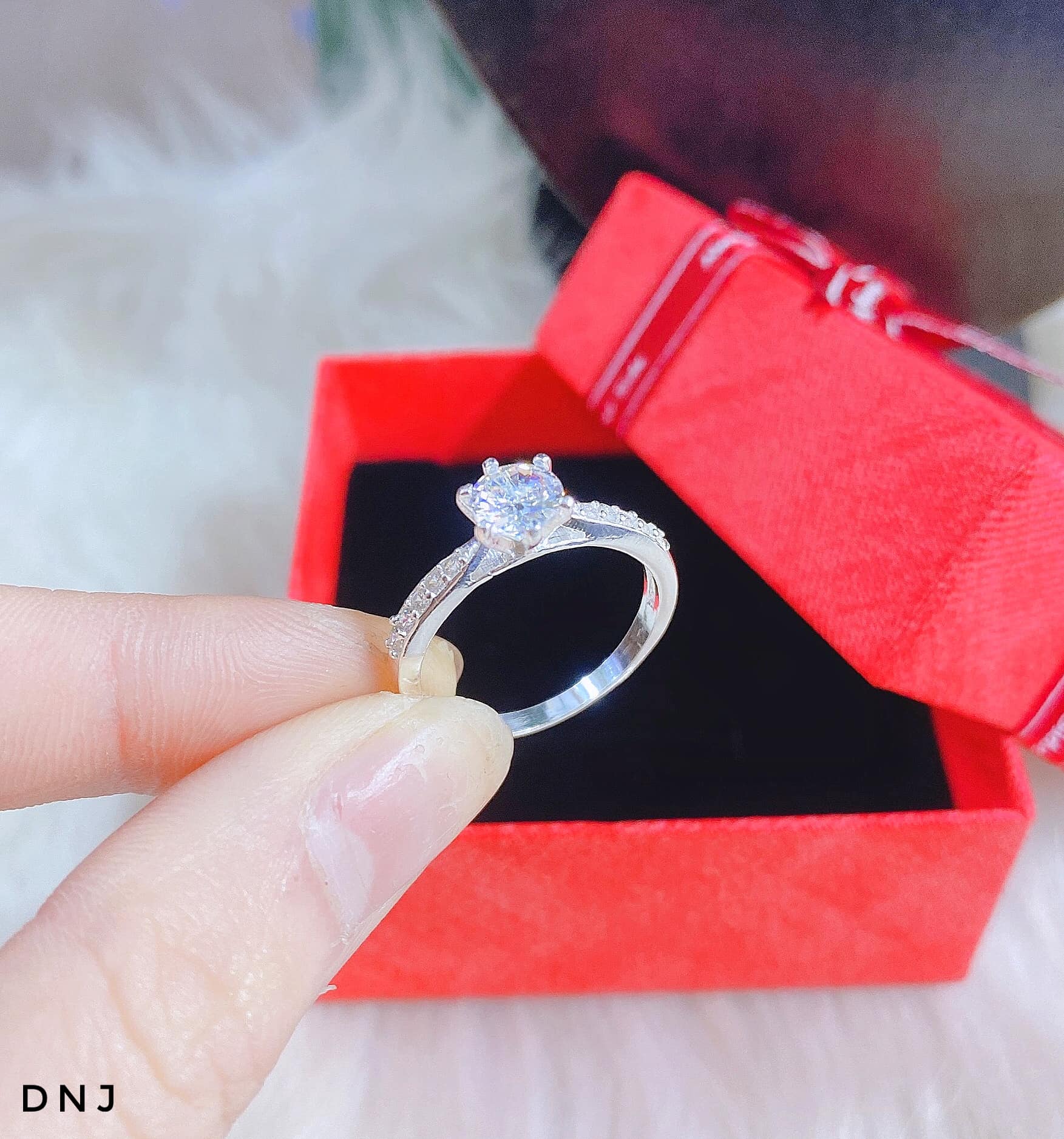 Nhẫn bạc nữ đính đá chất liệu bạc s925 MS055a