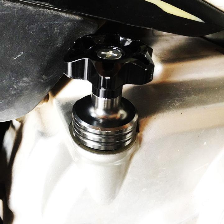 Ti Thăm Nhớt (Nắp Thăm Nhớt) Nhôm CNC cao cấp ( 5 màu tùy chọn )