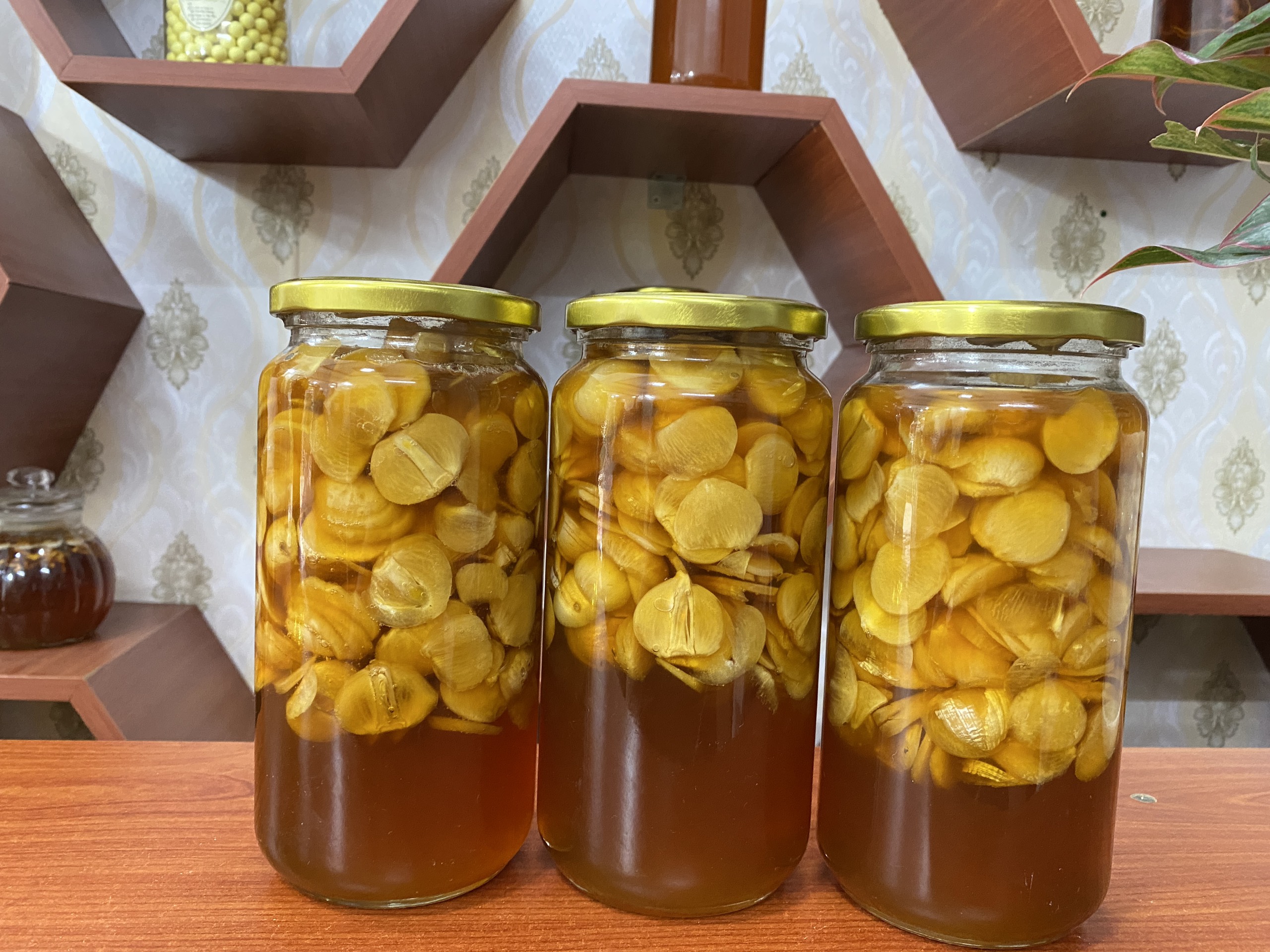 Tỏi cô đơn ngâm mật ong