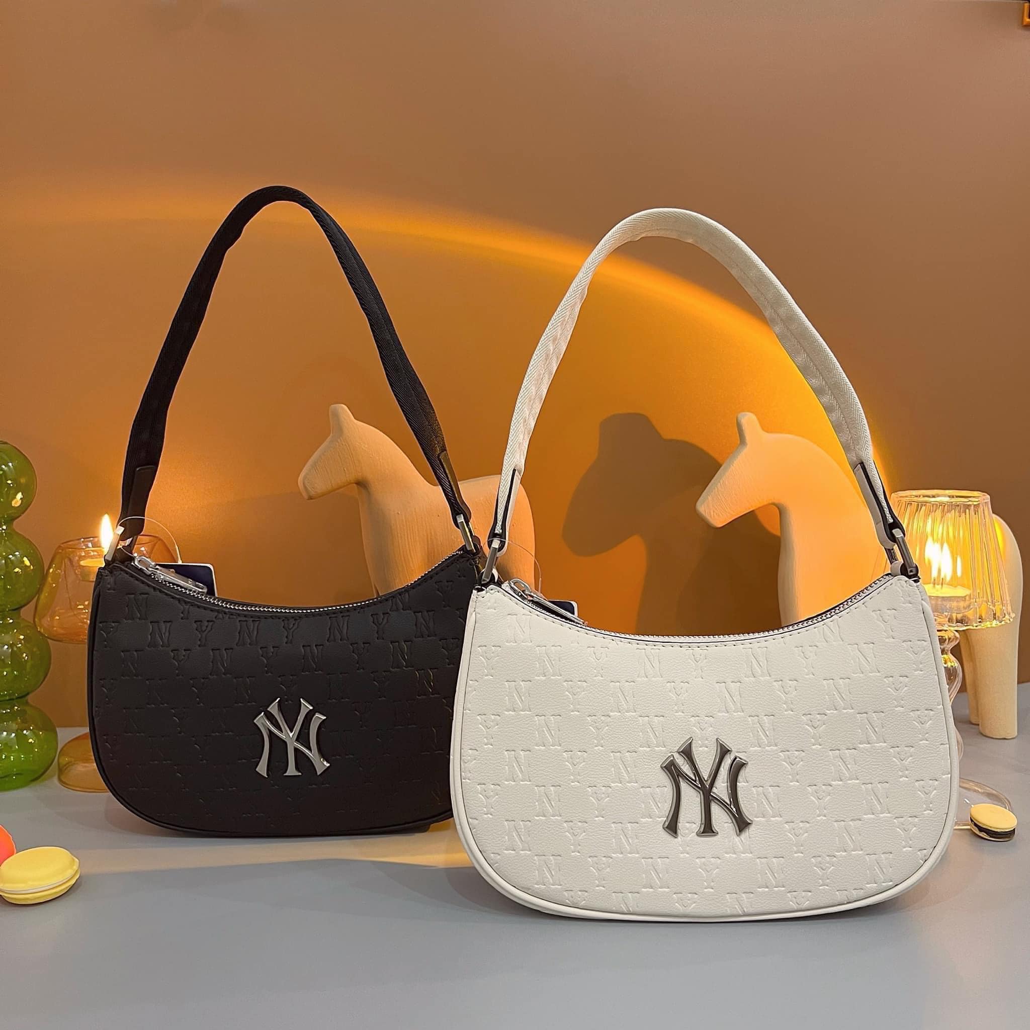 Túi kẹp nách nữ MLB NY màu đen mẫu mới nhất Solid New York Yankees Black