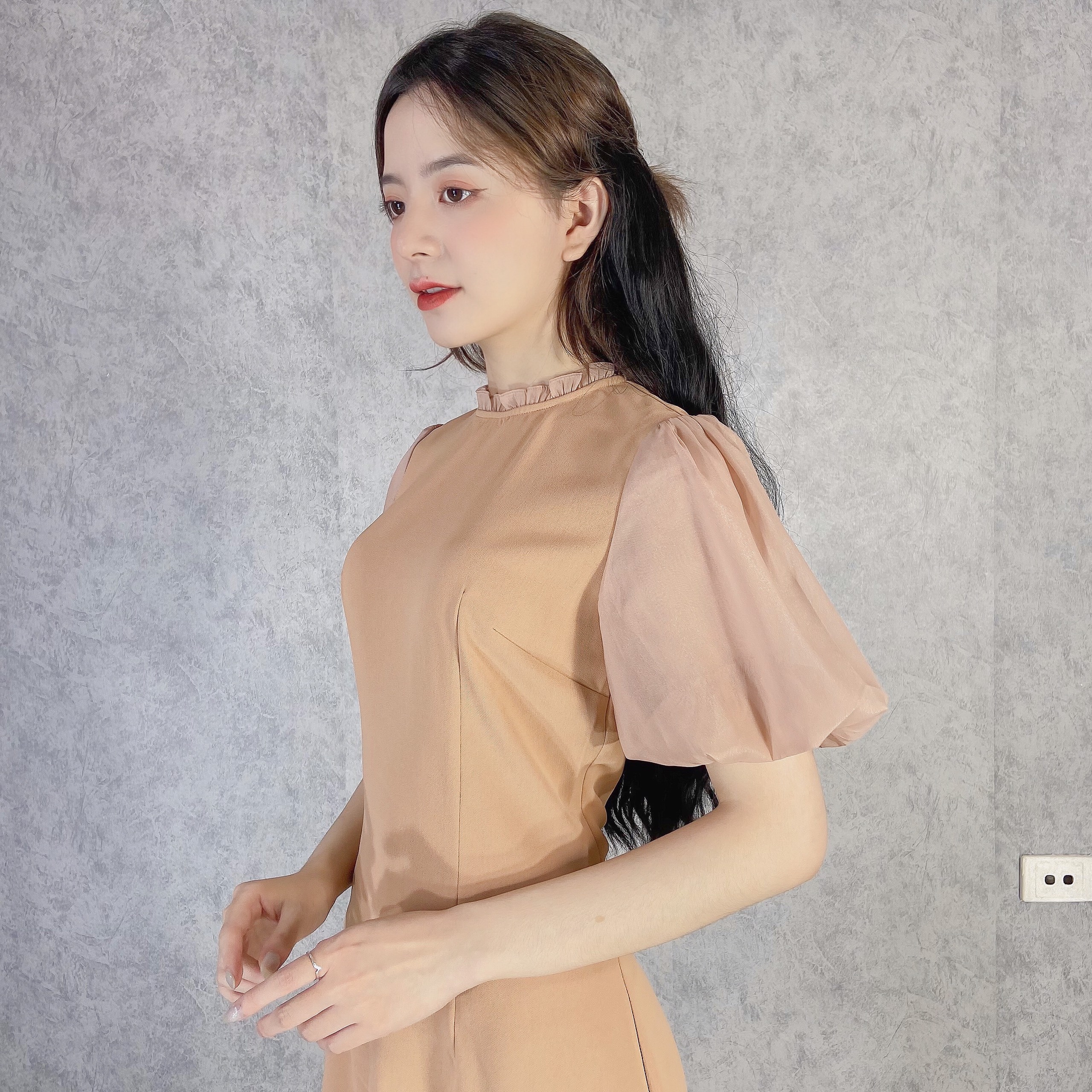 Váy công sở cổ tròn tay bồng