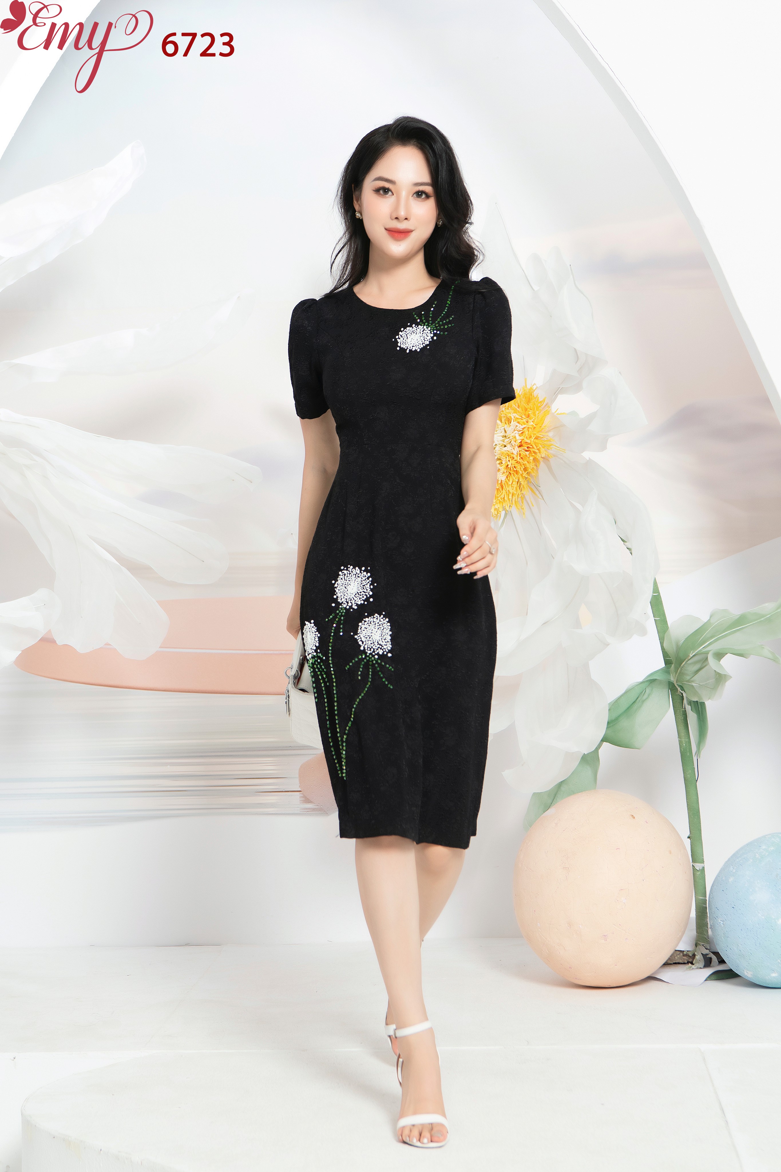 Đầm EMY EM6723 Suông A Cổ Tròn