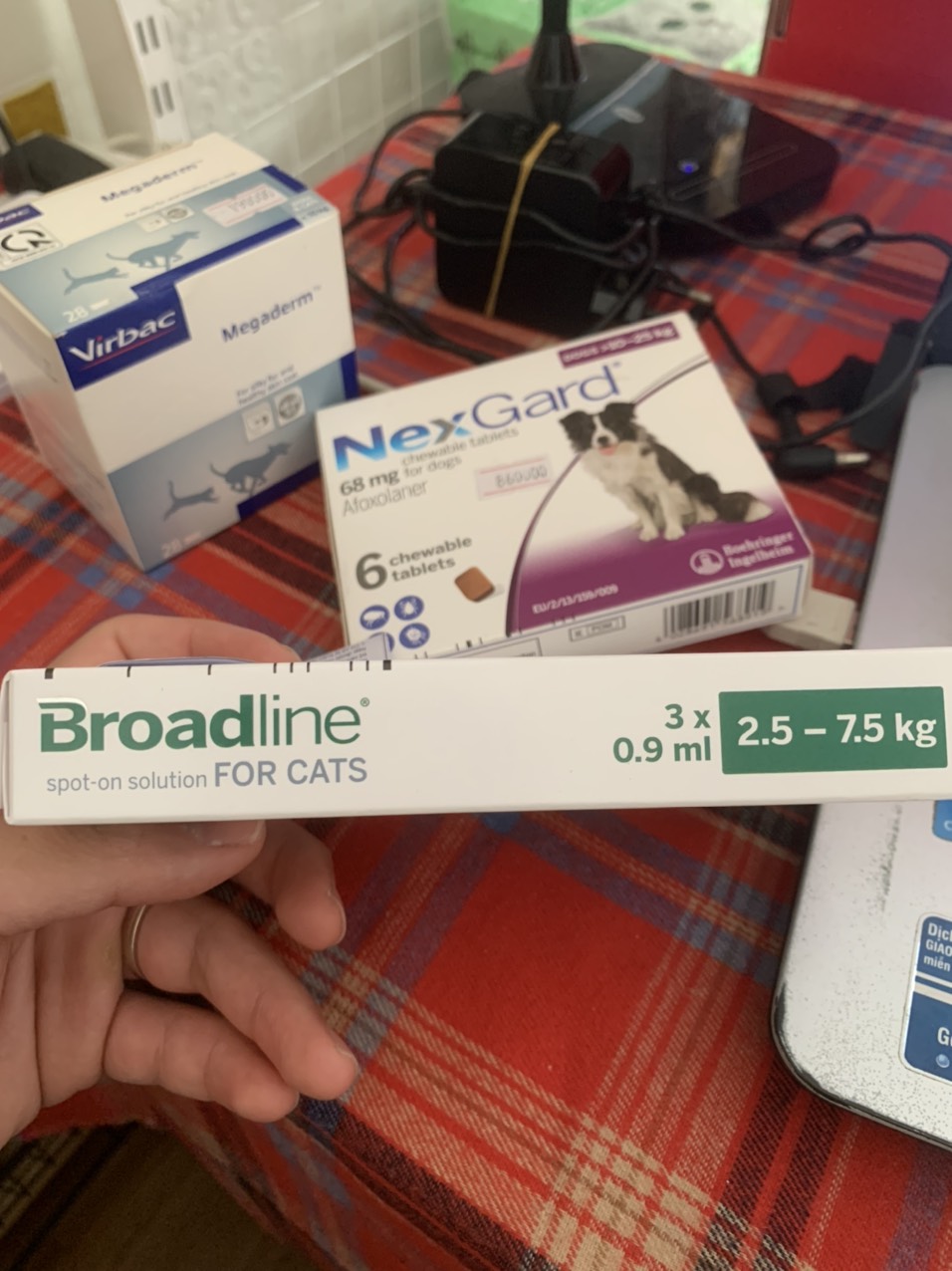BROADLINE FOR CAT từ 2,5 - 7,5kg(PHÒNG  NỘI,NGOẠI KÝ SINH TRÙNG TRÊN MÈO) hộp 3 ống