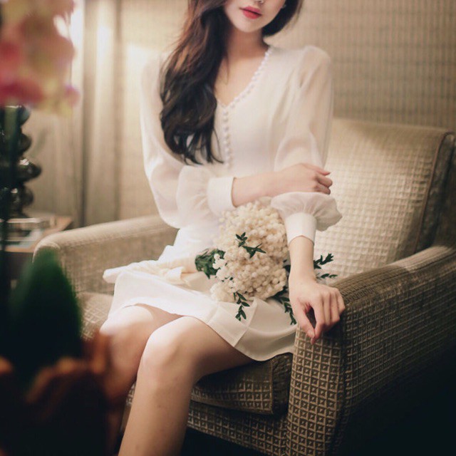 Đầm trắng tay voan