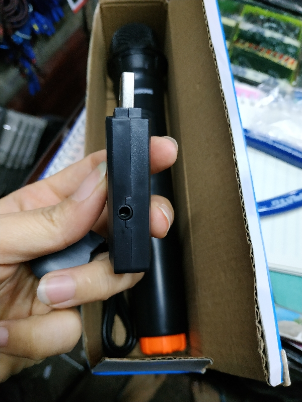 Mic Hát Không Dây- K053- 1 cái