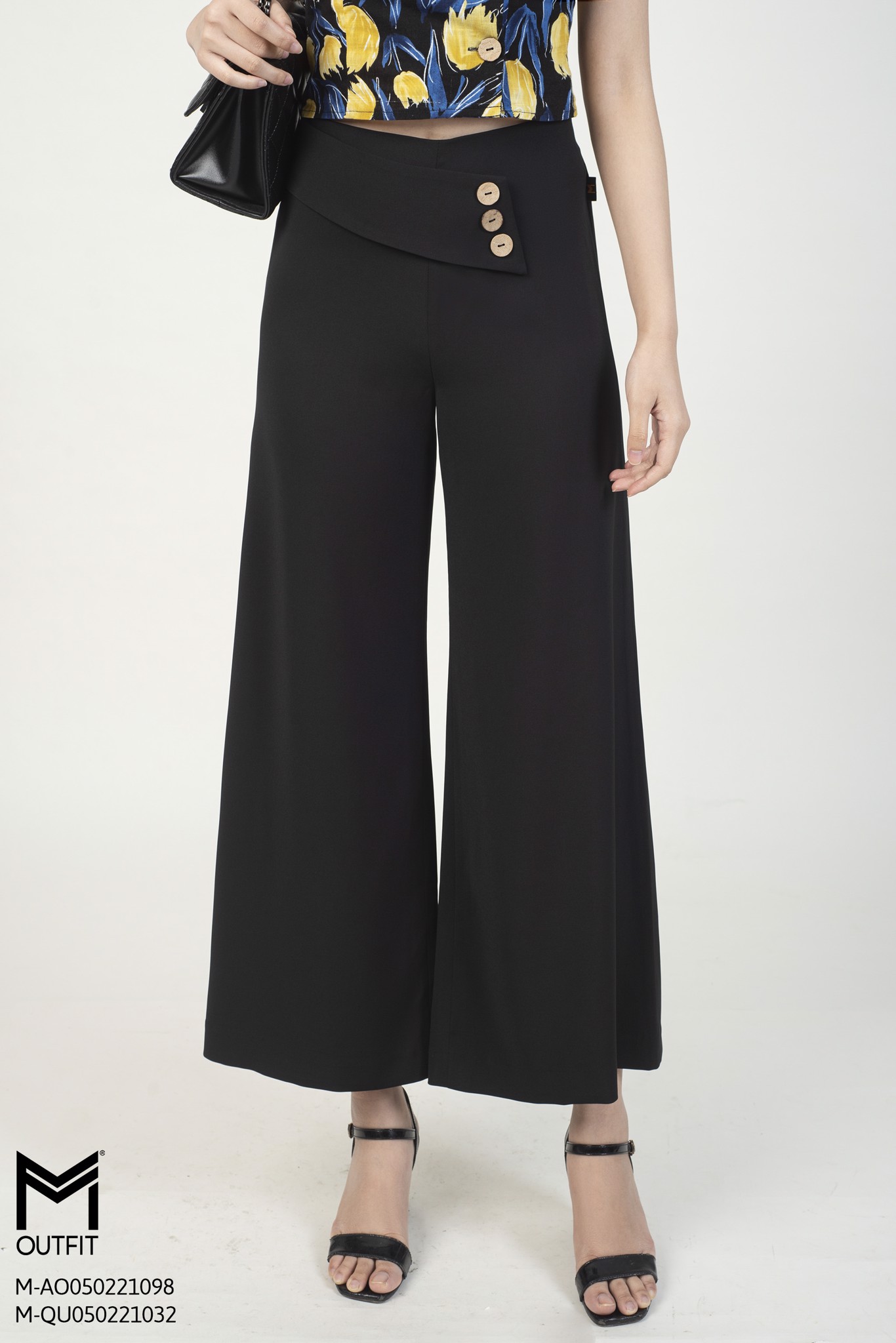 Quần ống rộng, đính cúc gỗ - mmoutfit