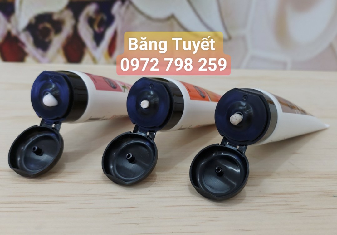 Tẩy tế bào da chết mặt Organic Shop 75ml