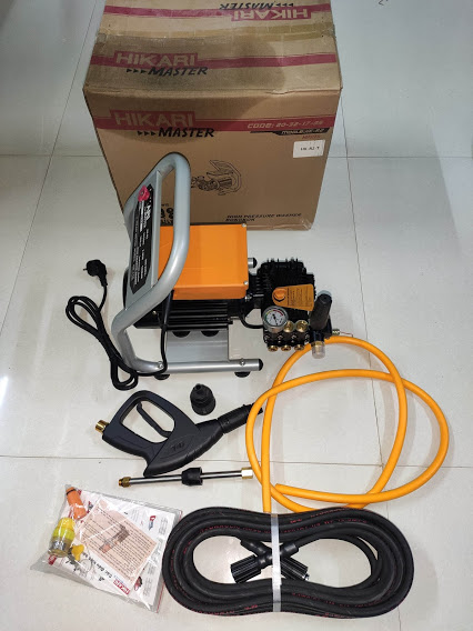 Máy rửa xe tiệm  Hikari HK-R2 Plus, Có chiết áp, madein ThaiLand 2.2 KW, 580 lit /giờ, 100bar loại đầu liền pít tông inox siêu bền.