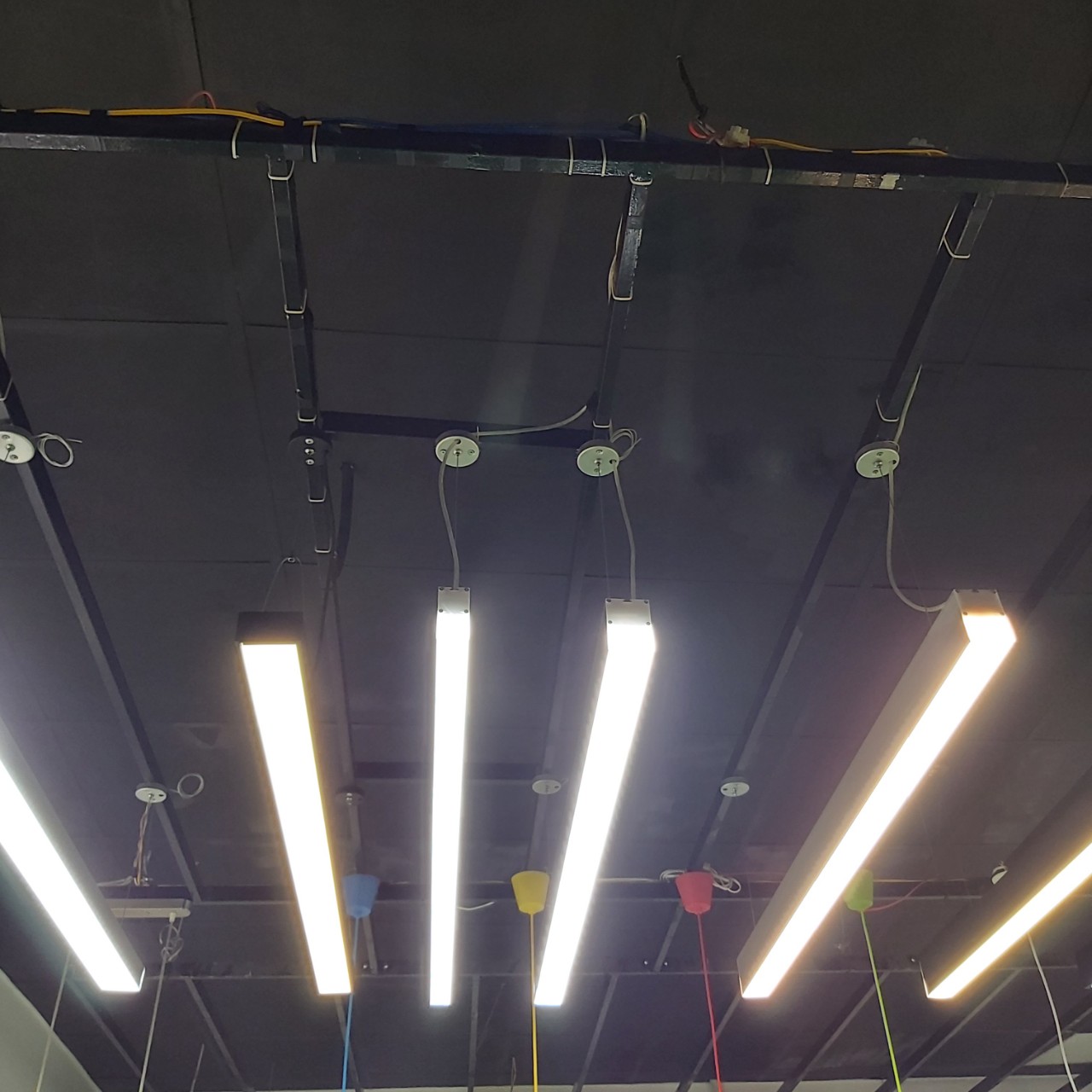 Đèn Led Thả Trần Cho Văn Phòng Liner Panel 35x1200 Silver 24W