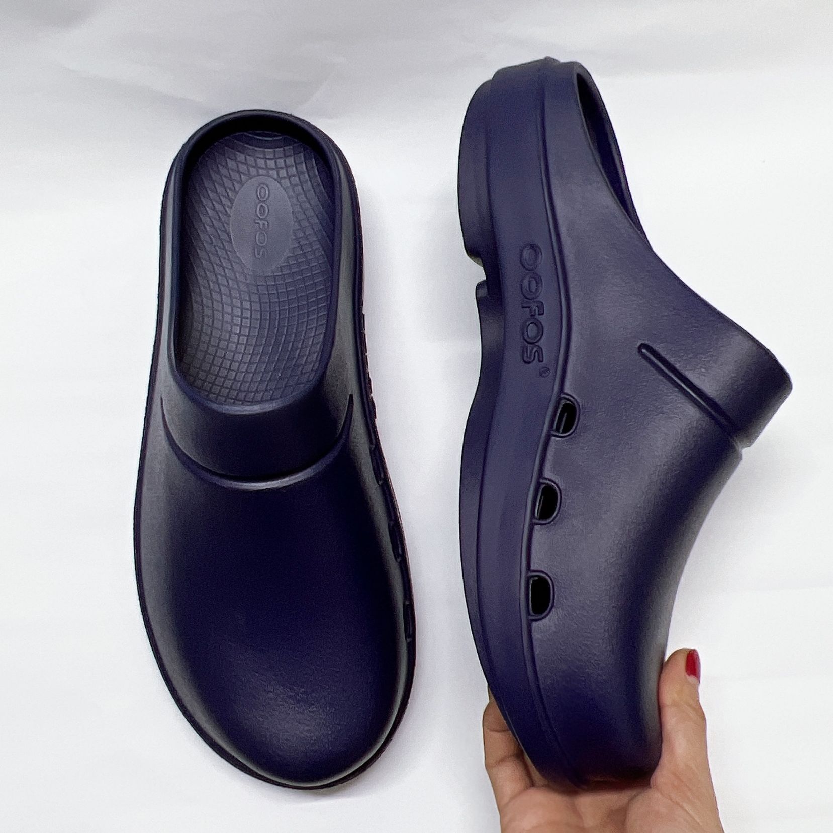 Dép Sục Đen oofos form unisex