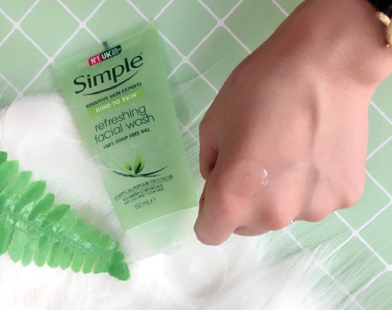 Sửa Rữa Mặt  Simple Kind To Skin 150ml - Mẫu mới