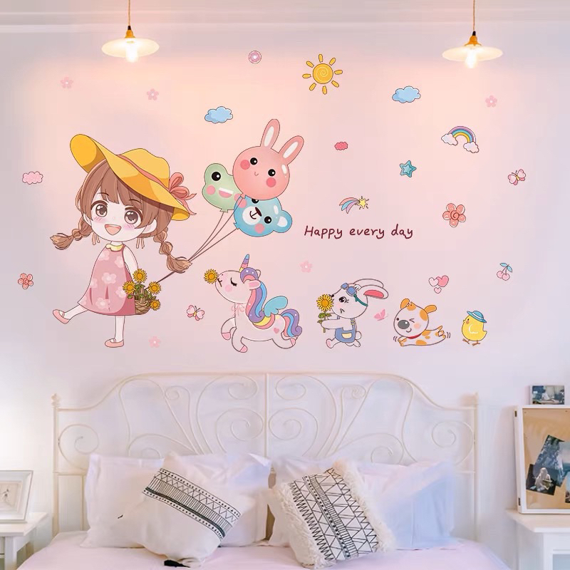 Decal dán tường em bé cầm bóng dễ thương