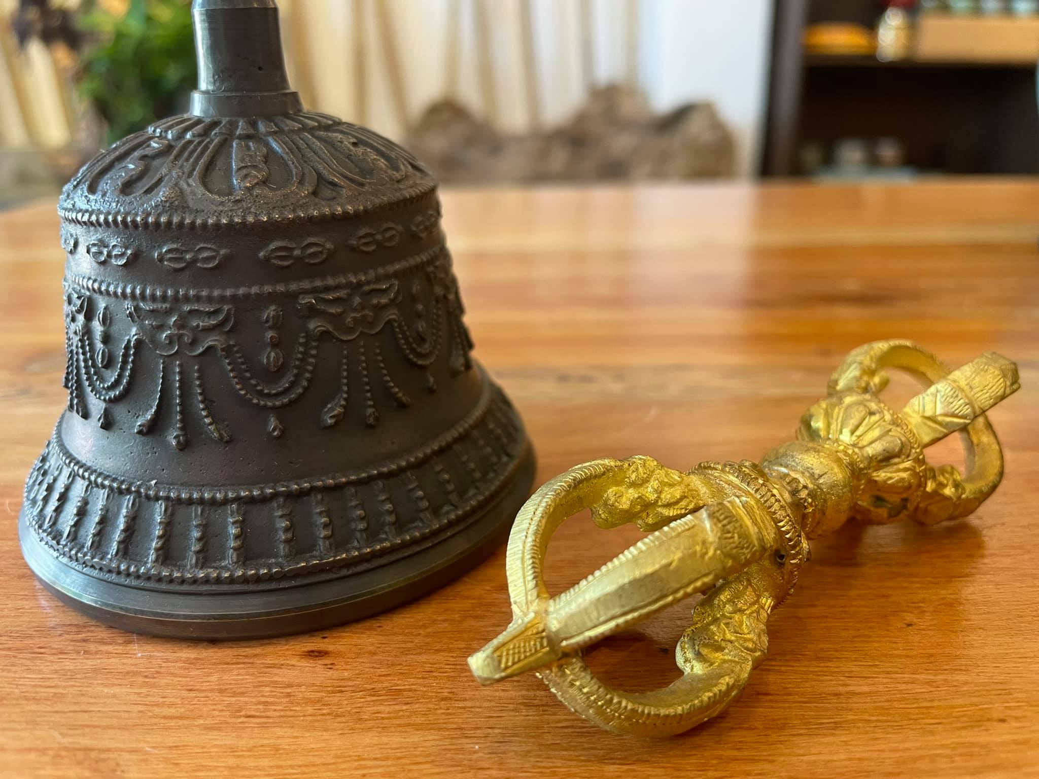 Chuông chày kim cang cáng vàng 15.5cm
