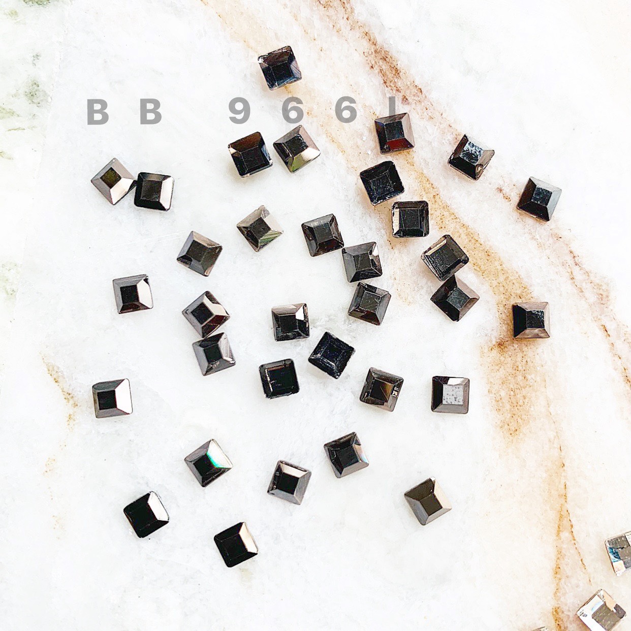 Đá Vuông mini đế bằng trang trí móng nail (5-10 viên)