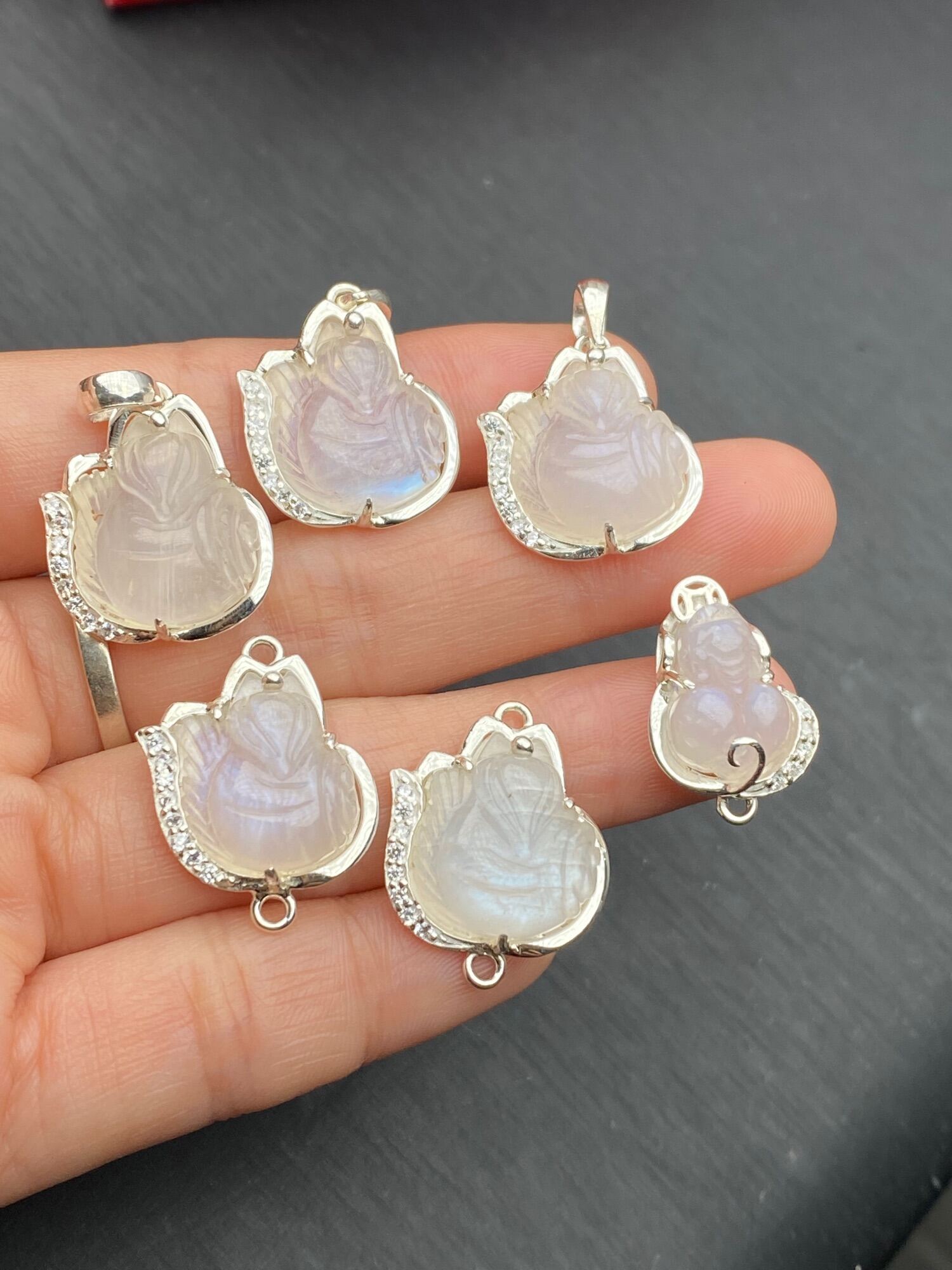 [FreeshipMAX] Mặt dây chuyền hồ ly đá mặt trăng đã bọc bạc / moonstone