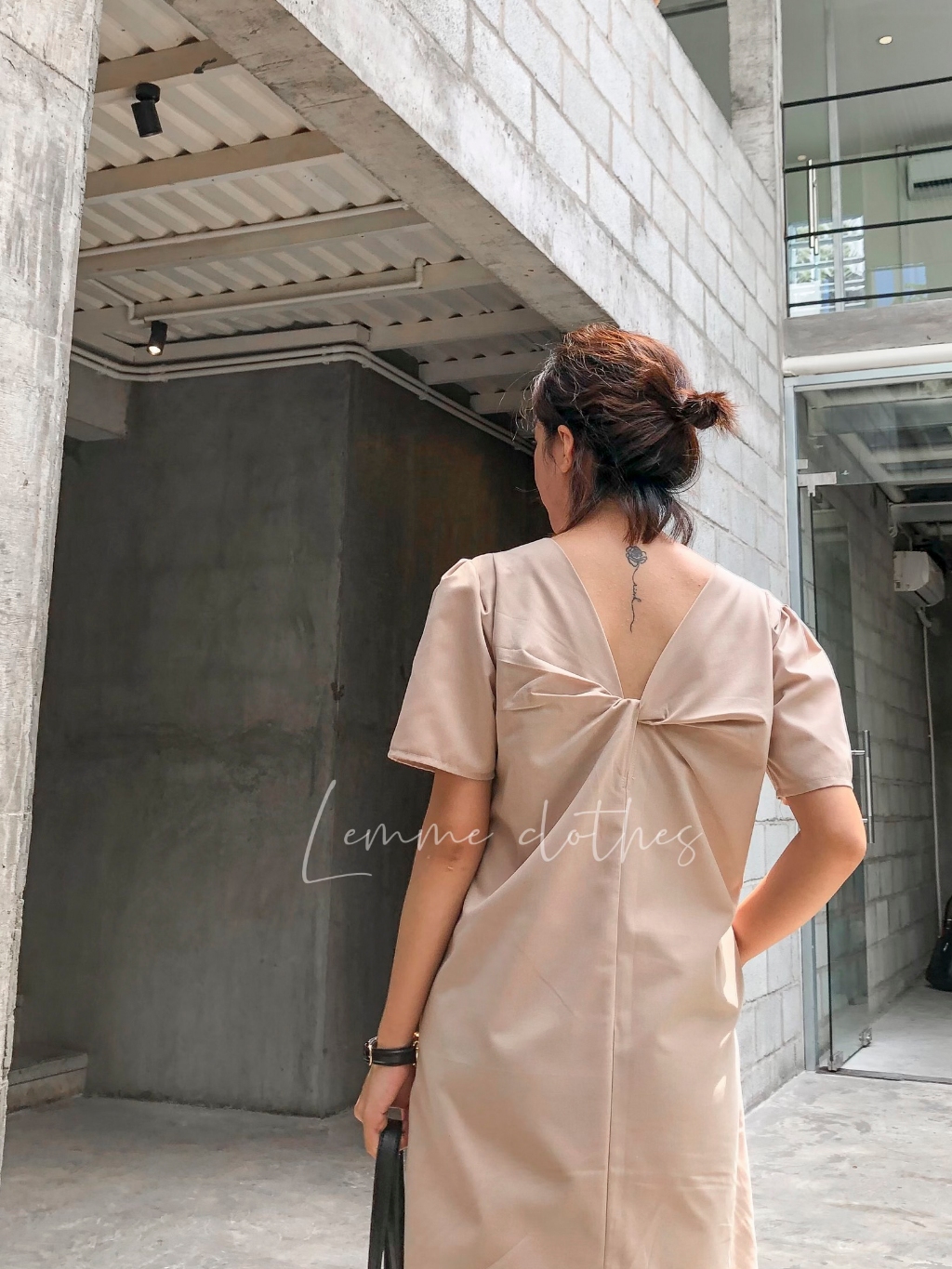 Đầm xoắn form xuông mặc được hai mặt