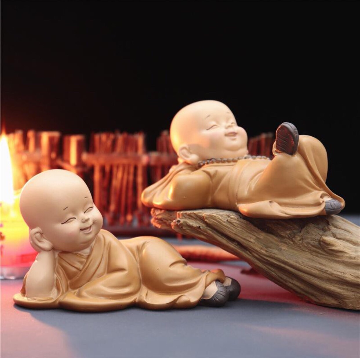 [HCM]Bộ tượng 2 chú tiểu vàng nằm thư giản
