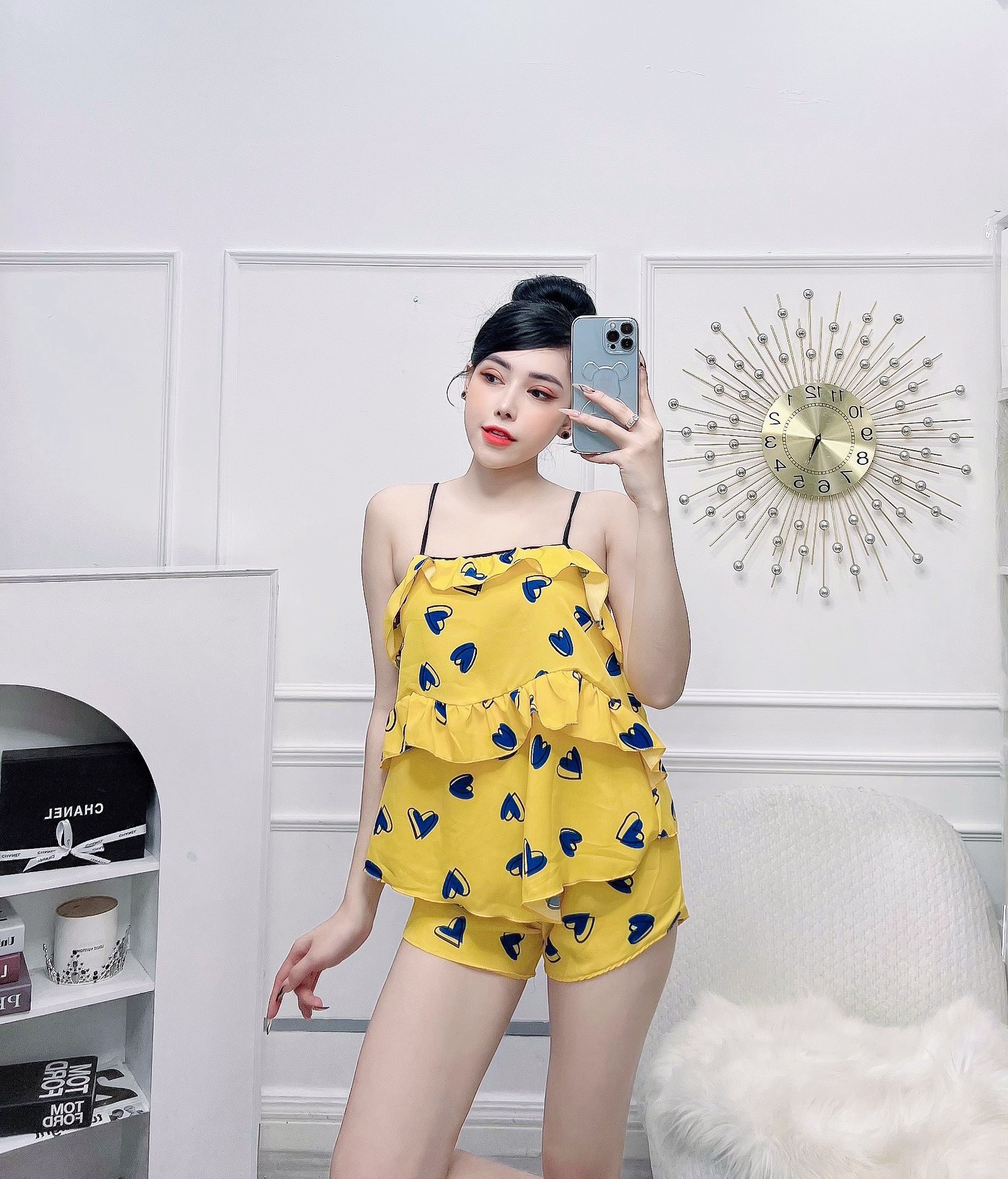 Set Bộ Đồ Ngủ Lụa Hàn Phối Hoa Hai Dây Size dưới 56kg