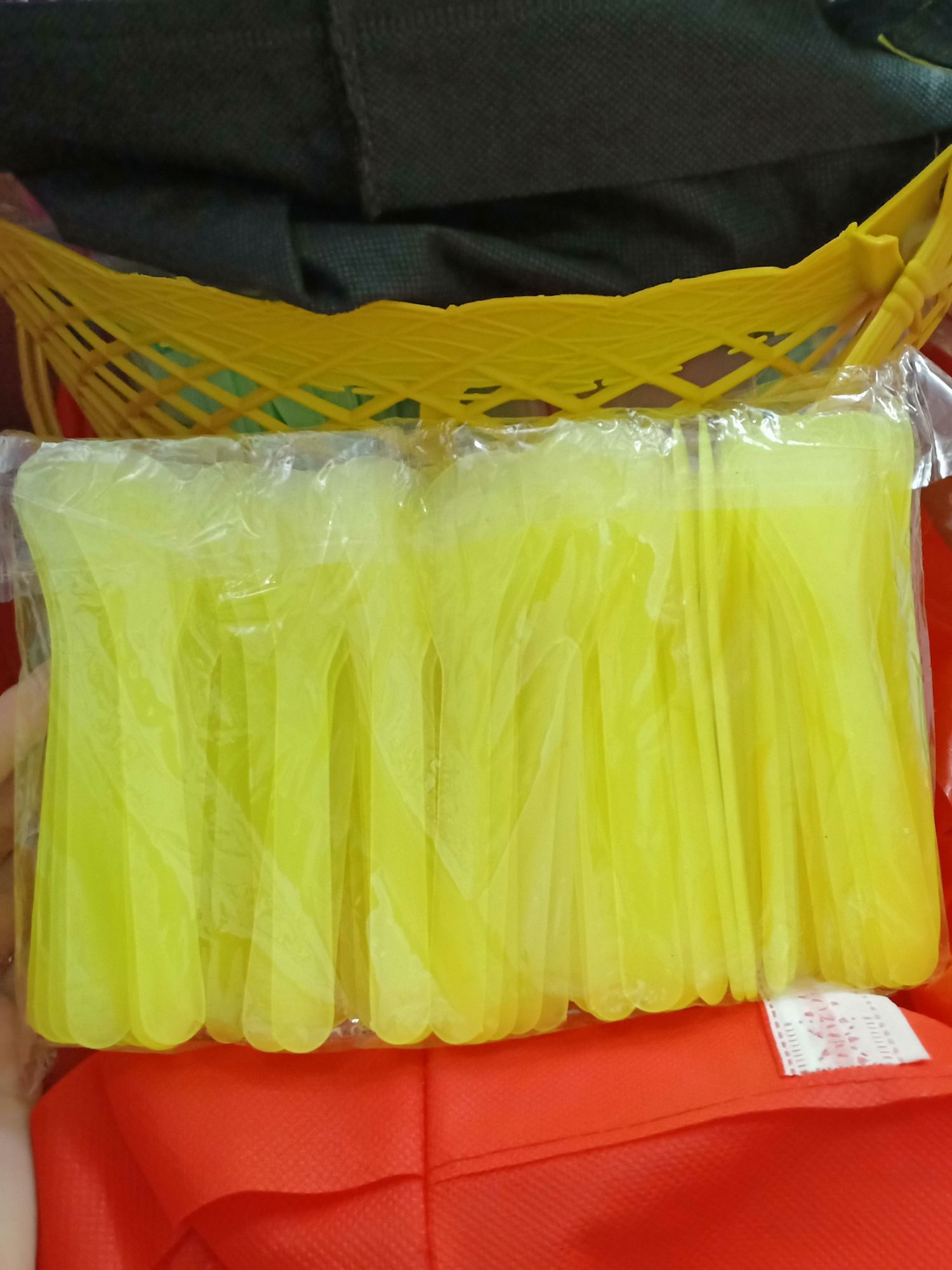 Combo 100 muỗng múc kem [màu vàng]
