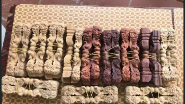 Chân quỳ lồng vuông gỗ cẩm