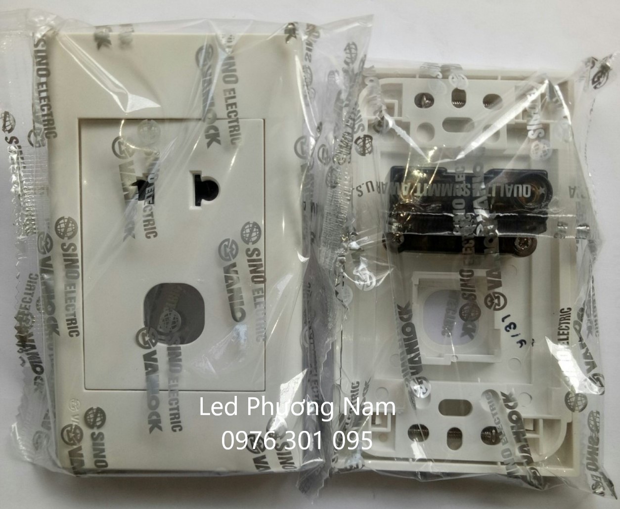 [Sino] Mặt 1 Ổ Cắm 2 Chấu + 1 Công Tắc
