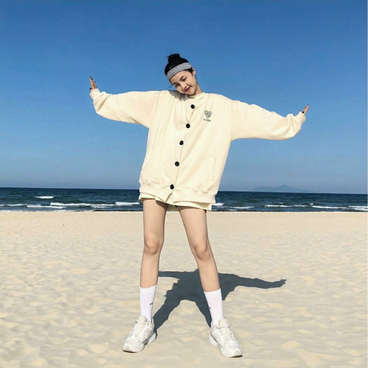 ÁO HOODIE NỮ FORM RỘNG CÀI NÚT CỰC HOT-THÊU TIM NGỰC CÁ TÍNH MỚI NHẤT