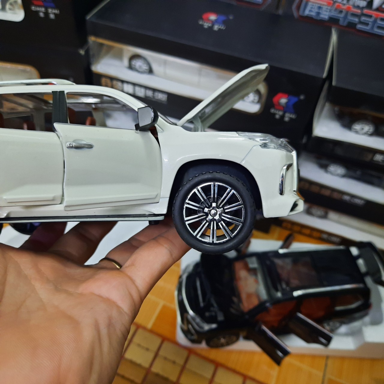 Xe mô hình ô tô Lexus LX570 mẫu mới 2020 tỉ lệ 1:24 xe đồ chơi trẻ em bằng kim loại có âm thanh và đèn