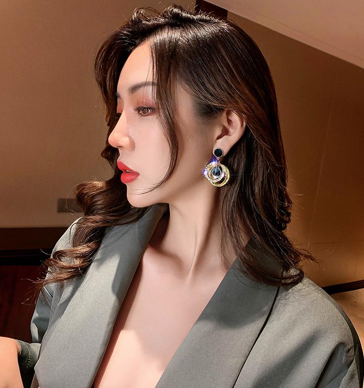 Bông tai Bell Mew vòng tròn đan xen lấp lánh sang trọng BT96